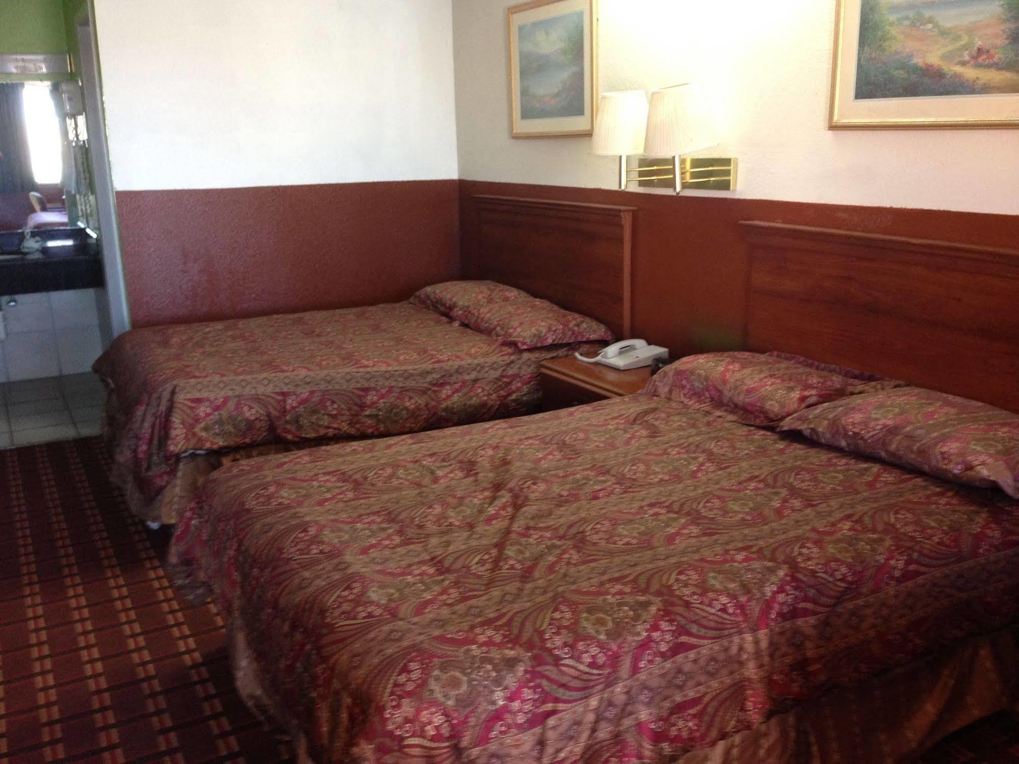 Executive Inn Робстаун Экстерьер фото